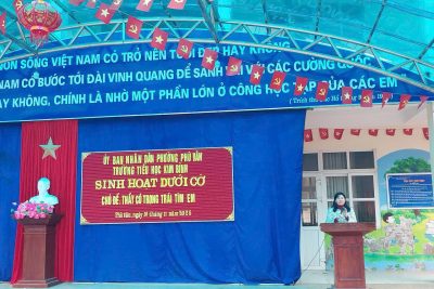 Sinh hoạt dưới cờ với chủ đề: Thầy cô trong trái tim em