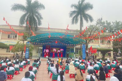 SINH HOẠT DƯỚI CỜ VỚI CHỦ ĐỀ “HƯỞNG ỨNG PHONG TRÀO CHĂM SÓC VÀ PHÁT TRIỂN BẢN THÂN”